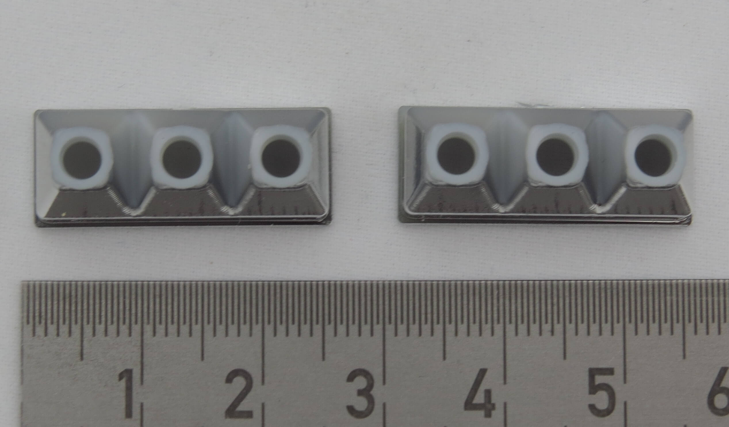 1 Paar 3+1-Kammer Rückleuchten. Ohne Halter. 32x9x11mm      