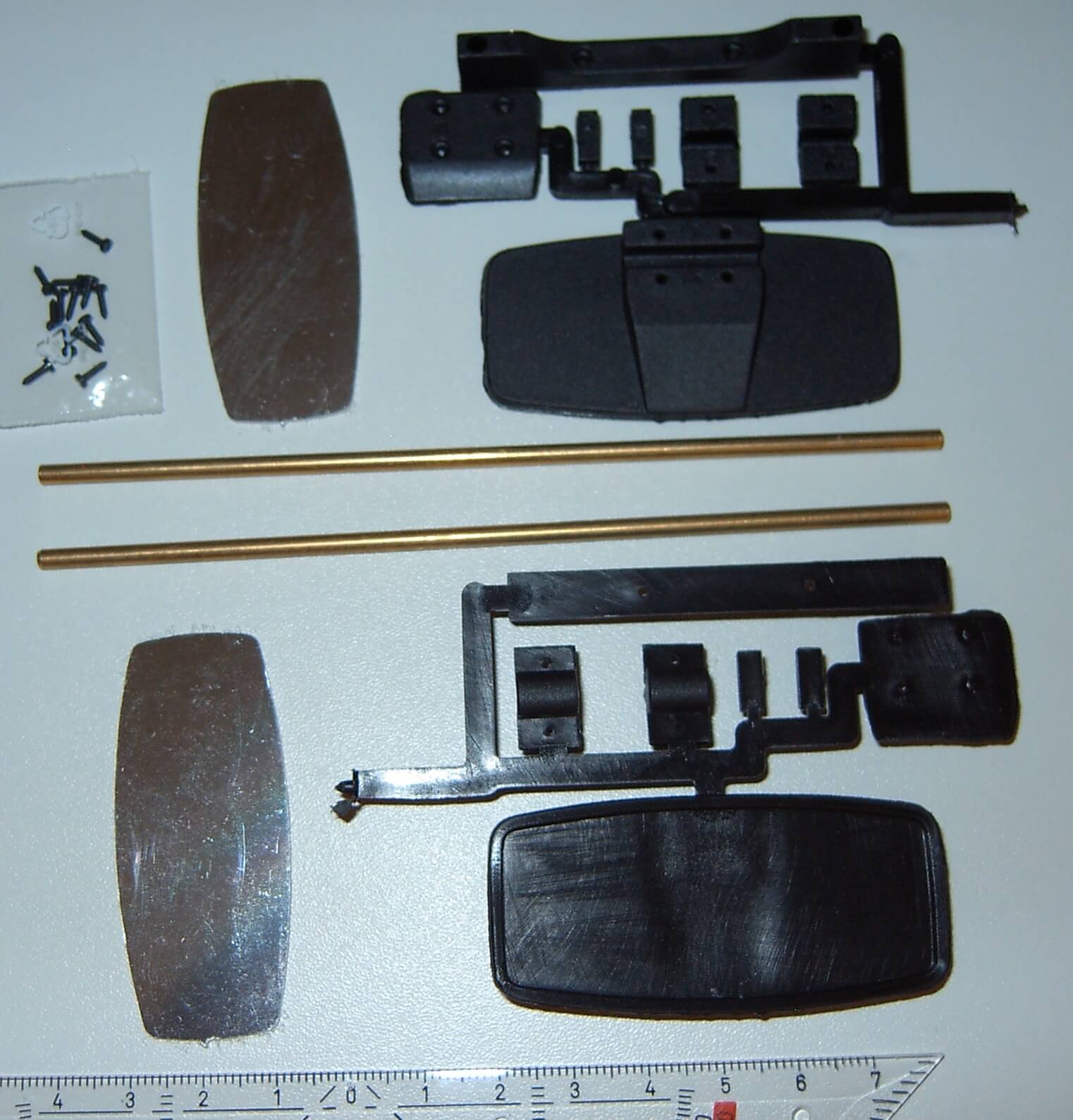 2 Außenspiegel aus Kunststoff mit Spiegelfolie und 2 Außenspiegel aus Kunststoff mit Spiegelfolie und