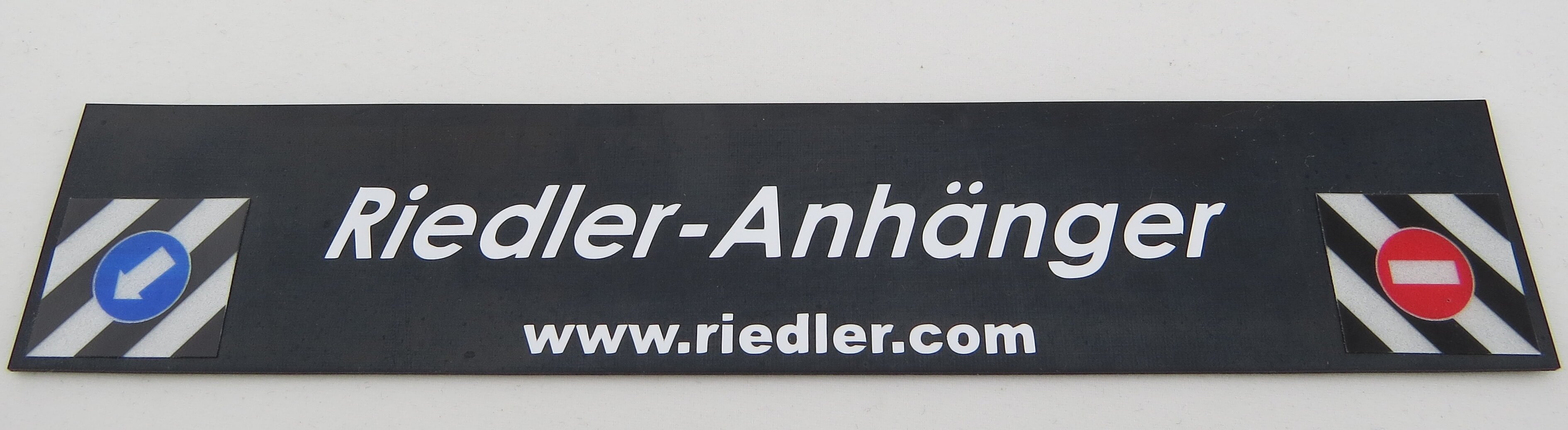 1 Schmutzfänger Nr.40 ca. 185x35x1mm mit geplottetem Text