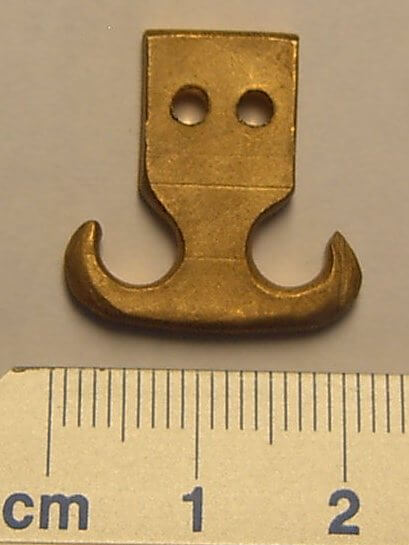 Seilhaken (Doppelhaken), Messingguss, 22x22mm 2,8mm dick Seilhaken (Doppelhaken), Messingguss, 22x22mm 2,8mm dick