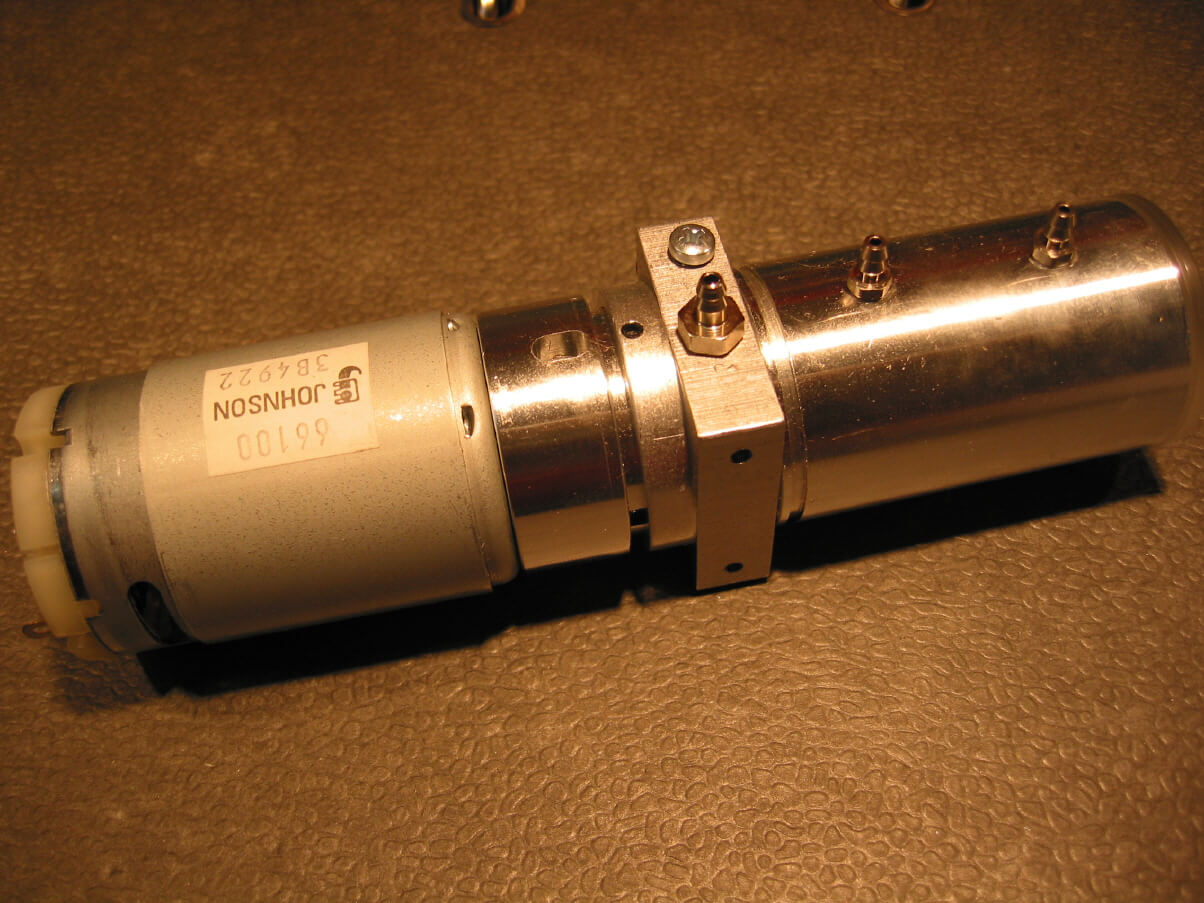 1 Hydraulik-Pumpe 12 Volt / 200 ml/min. Auf 12 bar