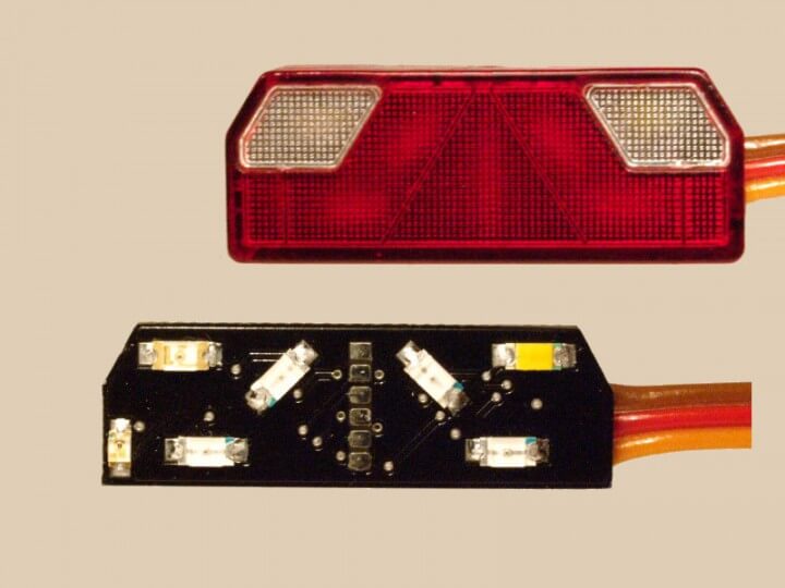 LED-Rückleuchten mit 4 Funktionen - 2er-Set - mit mag. Halter und